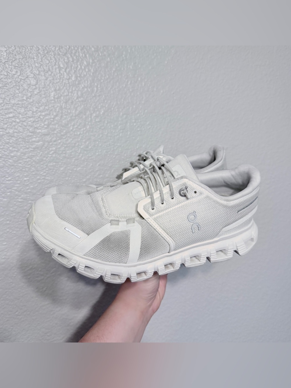 On Cloud 6 Running Shoes White Walking Sneakers - Men's 8.5, Women's 10